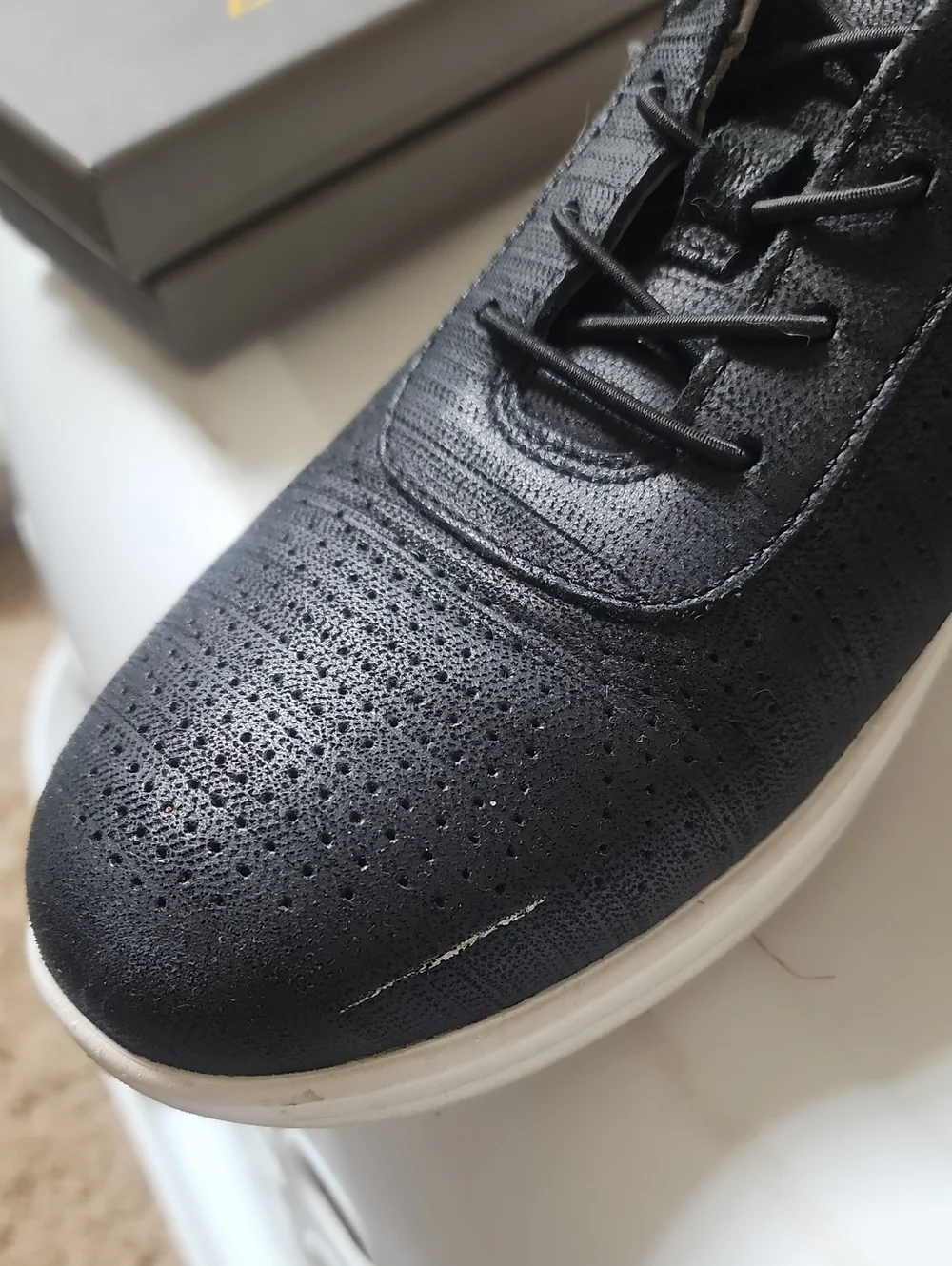 Sz 5M Boys Casual Perforated Lace-Up Genuine Leather Dress Sneaker in Black
